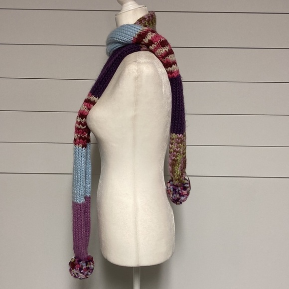 Bloomingdale’s Knit Scarf w/Pom Poms BNWT - Picture 6 of 10